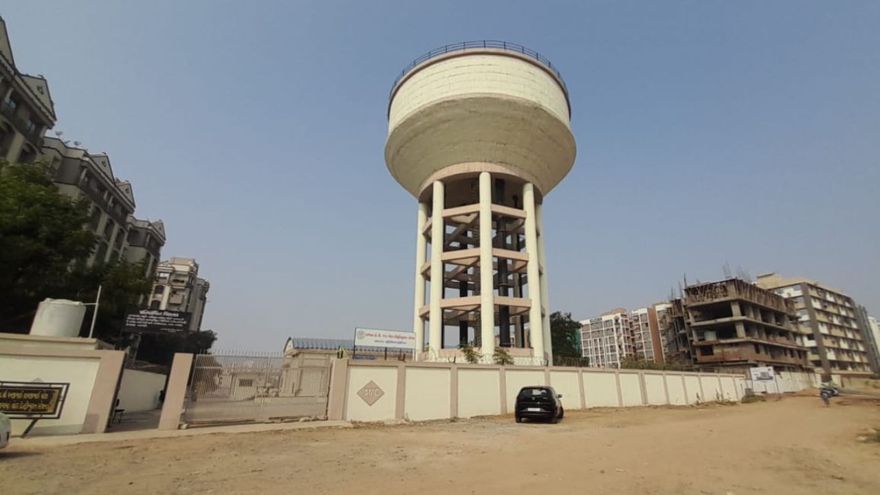 Ahmedabad: વસ્ત્રાલમાં નવી બનાવેલી પાણીની ઓવર હેડ ટાંકીની લાઇનમાં એક જ વર્ષમાં લીકેજ સર્જાયું, લોકોમાં આક્રોશ