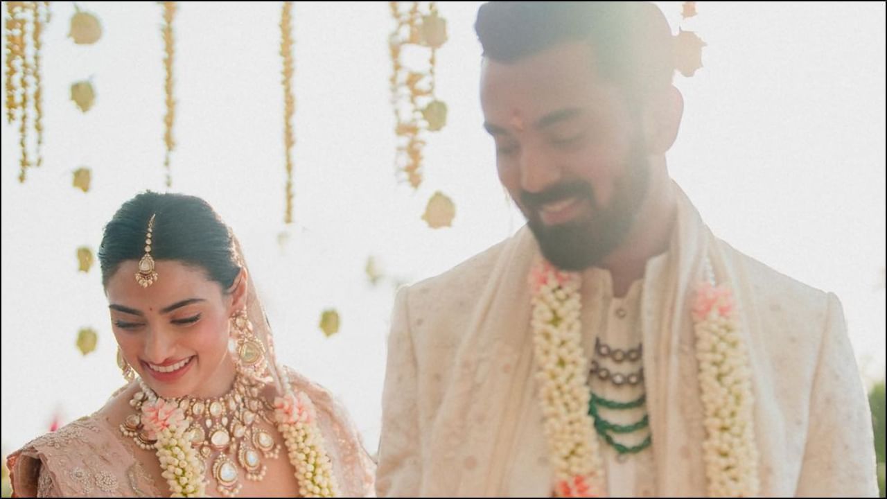 Athiya shetty kl rahul wedding : ઈન્ટરનેટ પર આથિયા-કેએલ રાહુલના આઉટફિટ ચર્ચામાં, લગ્નના આઉટફિટ કોણે કર્યા ડિઝાઇન?