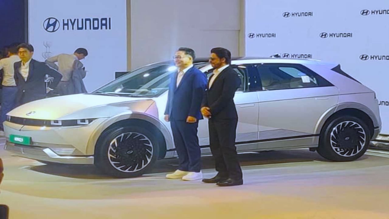 Auto Expo 2023: શાહરૂખ ખાને લોન્ચ કરી Hyundai ioniq 5, સિંગલ ચાર્જ પર આપશે 631 km ની રેન્જ, જાણો કેટલી છે કિંમત