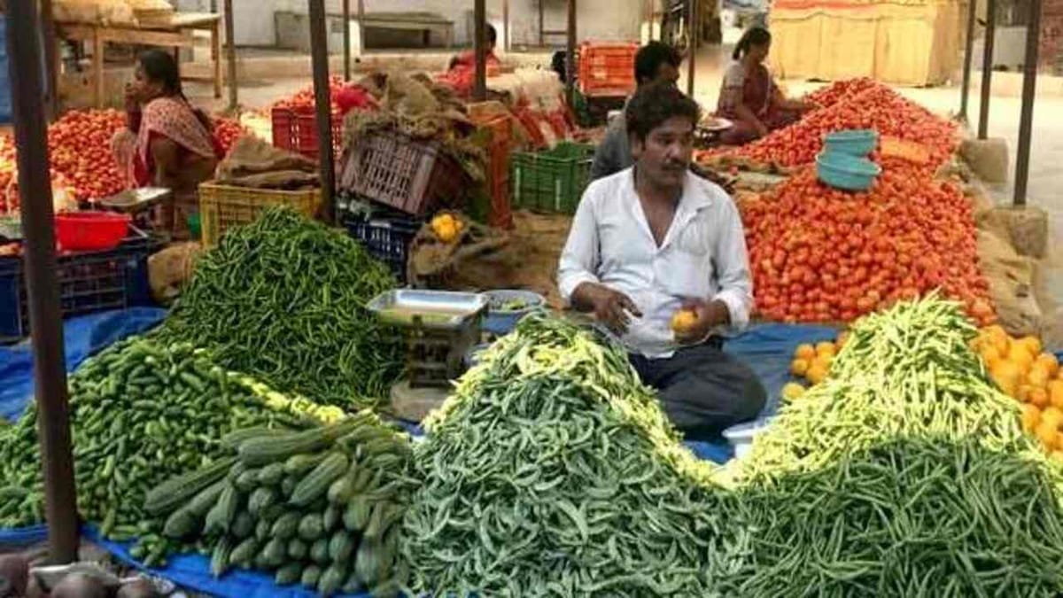 Bhavanagr : શાકભાજીના ભાવમાં ઘટાડાથી ગૃહિણીઓ આનંદિત, ખેડૂતોને આવ્યો રોવાનો વારો Bhavanagr : શાકભાજીના ભાવમાં ઘટાડાથી ગૃહિણીઓ આનંદિત, ખેડૂતોને આવ્યો રોવાનો વારો