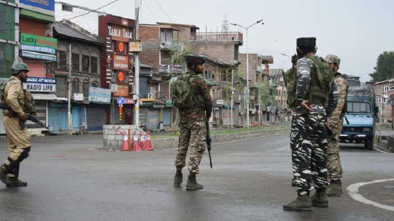 Jammu Kashmir: અલ્પસંખ્યક લોકોમાં ભયનો માહોલ, રાજૌરી અને પુંછમાં CRPFની 15 ટીમ તૈનાત કરવામાં આવી