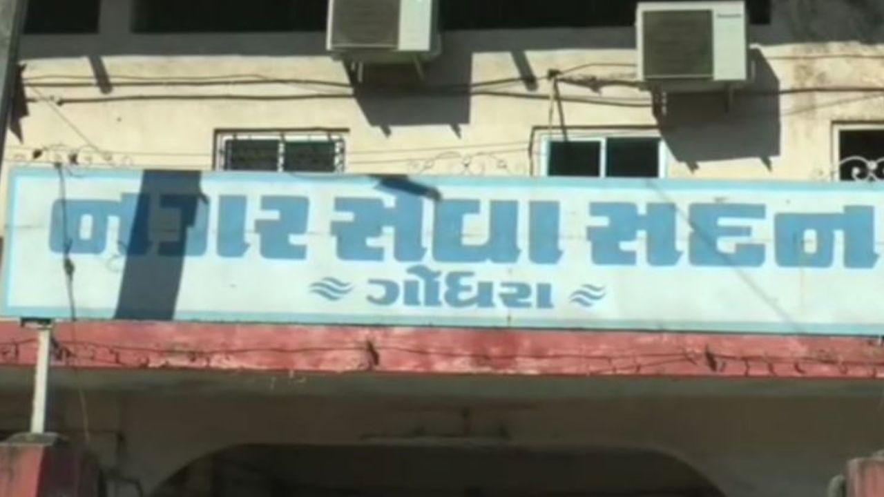 Godhra નગર પાલિકાની સ્થિતિ કફોડી, 8 કરોડના બાકી વીજ બિલ બાદ અનેક વિસ્તારોમાંથી વીજ જોડાણ કાપી નખાયા