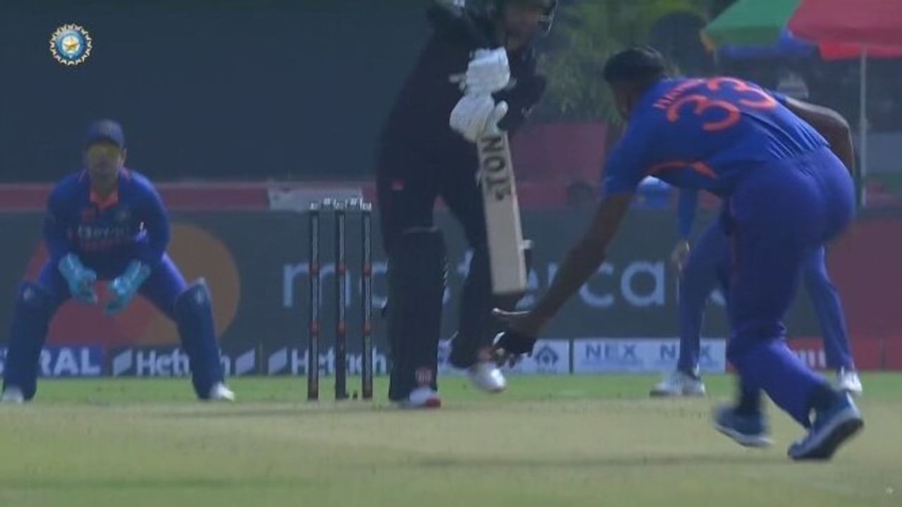 IND vs NZ હાર્દિક પંડ્યાએ ઝડપ્યો જબરદસ્ત કેચ, ન્યૂઝીલેન્ડની કમર તૂટી
