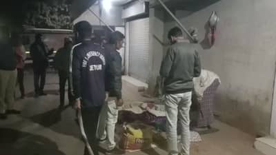 Rajkot: હાડ થીજવતી ઠંડીમાં જેતપુરમાં ભિક્ષુકોને રેન બસેરામાં મોકલાયા