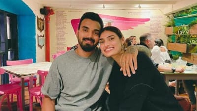 કેએલ રાહુલ સોમવારે જીવનની નવી સફર શરૂ કરવાનો છે. ભારતના સ્ટાર બેટ્સમેન રાહુલ અભિનેત્રી આથિયા શેટ્ટી સાથે લગ્ન કરવાના છે. ખંડાલામાં સુનીલ શેટ્ટીના ઘરે ધૂમધામથી લગ્નના કાર્યક્રમો યોજાઈ રહ્યા છે.