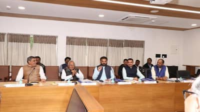 Kutch: રેલવે સુવિધા વધારવા સાંસદની રજુઆત,નવી ટ્રેનથી લઇ રેલ સેવા વિસ્તારવા માંગ