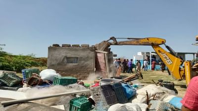 Kutch : કચ્છમાં સતત બીજા દિવસે પણ દબાણ દૂર કરવાની કામગીરી યથાવત, ભુજ તાલુકામાં 144 કલમ લાગુ, જુઓ, Video Kutch : કચ્છમાં સતત બીજા દિવસે પણ દબાણ દૂર કરવાની કામગીરી યથાવત, ભુજ તાલુકામાં 144 કલમ લાગુ, જુઓ, Video