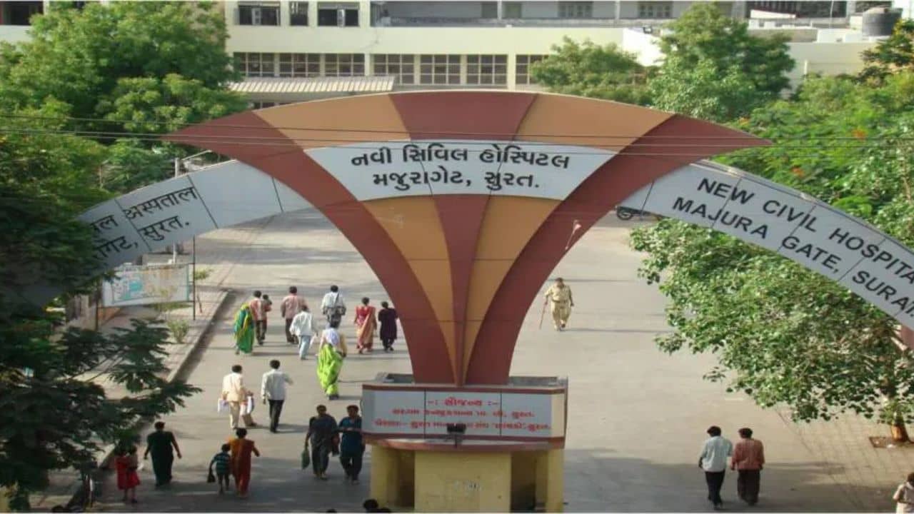 Surat : સરકારી મેડિકલ કોલેજની પરીક્ષા શરૂ થયાની 30 મિનિટમાં 227 વિદ્યાર્થીઓને ઉઠાડી મુકાયા, જુઓ આખા વિવાદનો VIDEO