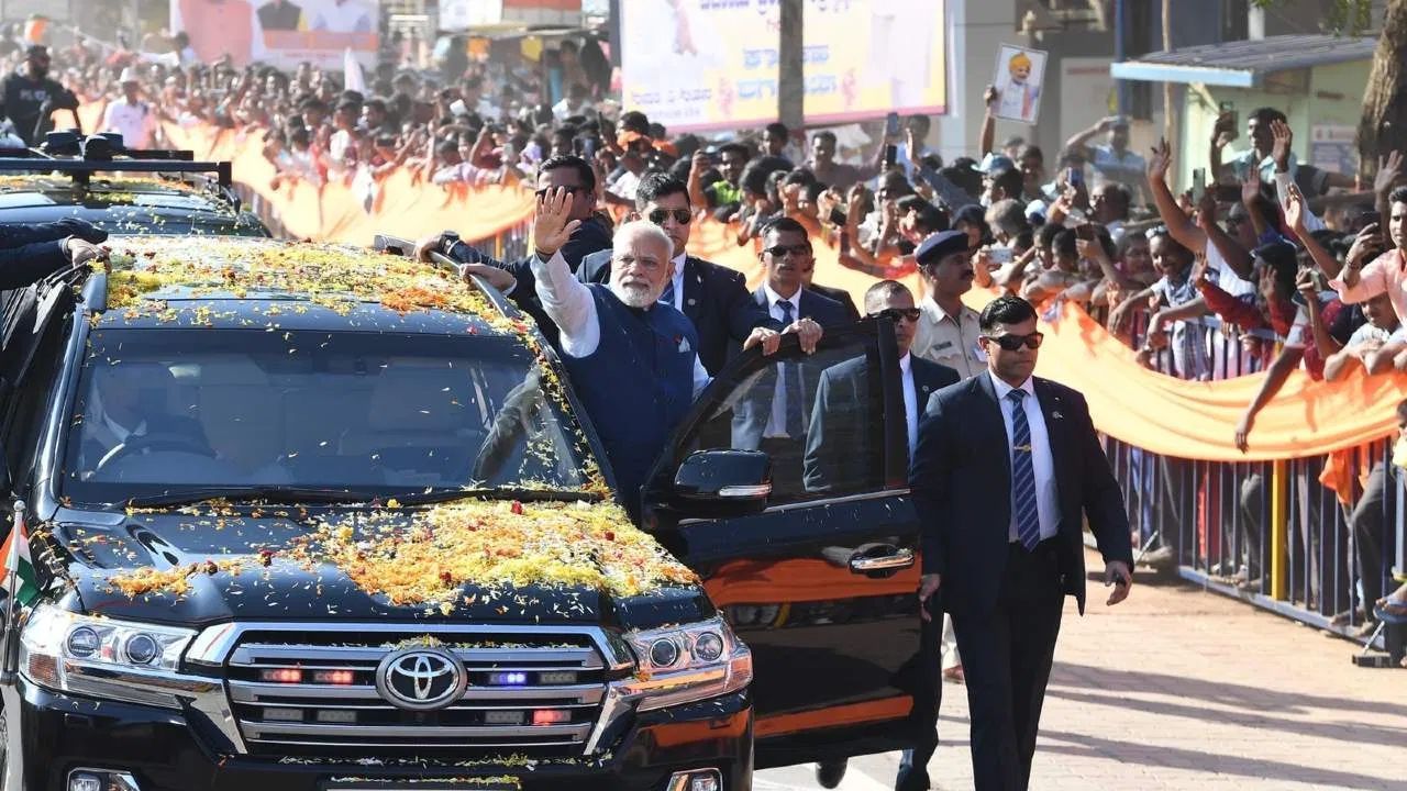 PM Modi Road show in karnataka (6)