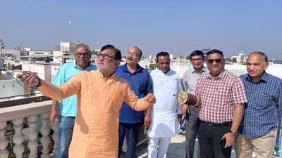 દીવ-દમણ અને લક્ષદ્વીપના પ્રસાશક પ્રફુલ પટેલે હિંમતનગરમાં ખૂબ ઉડાવી પતંગ, પરીવાર અને મિત્રો સાથે મનાવ્યો પર્વ