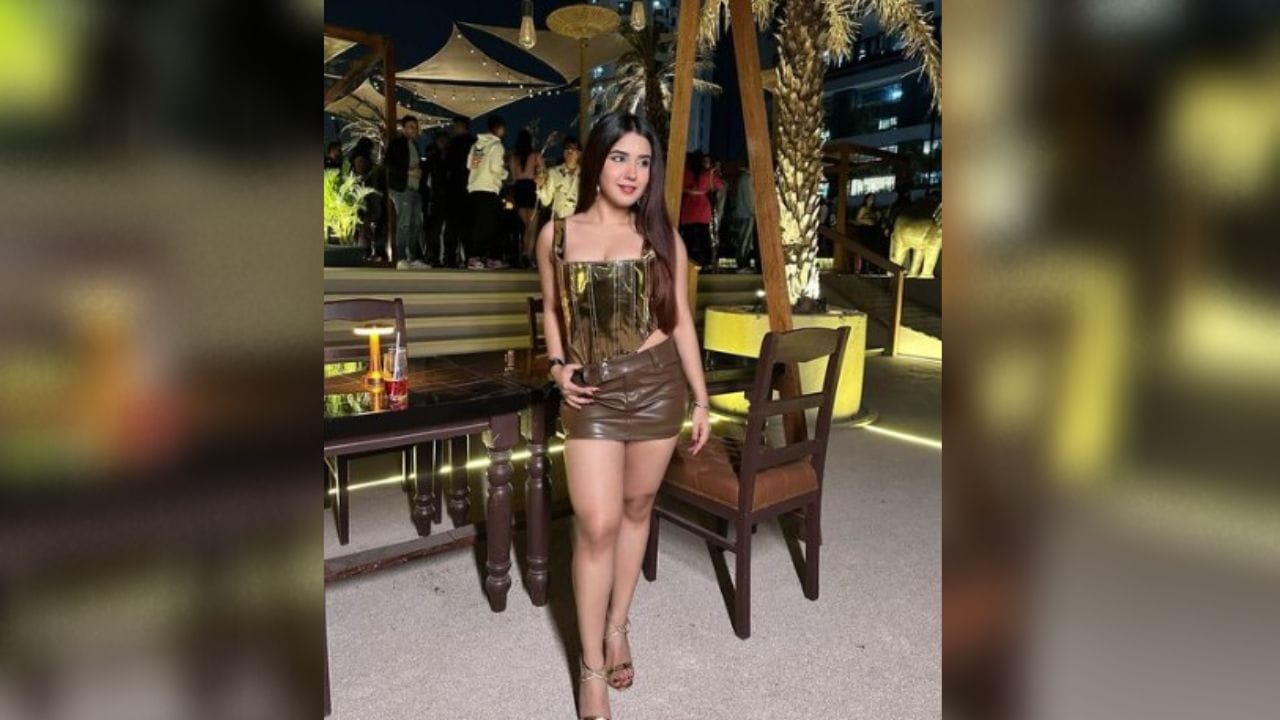 રોશની તેના પરિવાર સાથે ઉત્તર પ્રદેશના અલ્હાબાદથી મુંબઈ આવી છે. તે આ સપનાના શહેરમાં તેની માતા અને બહેન સાથે રહે છે.( ALL Photo Credit: Roshni Walia)