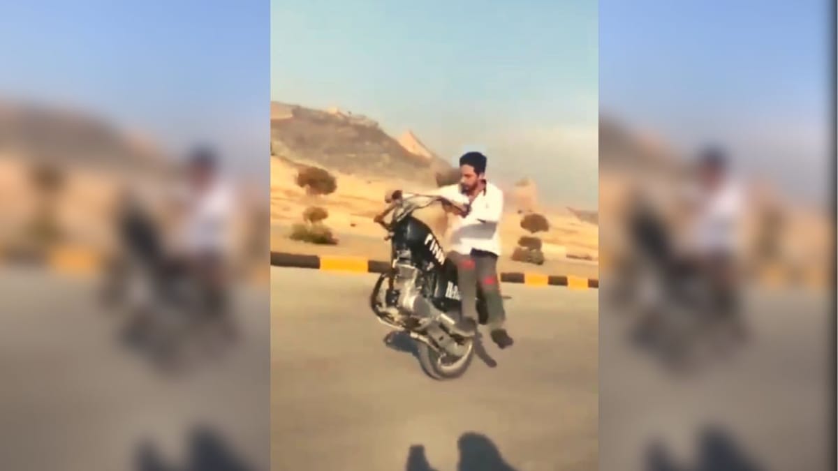 Twitter Bike Stunt Video : હિરોપંતી ભારે પડી...એક પૈડાંવાળી બાઈક પર સ્ટંટ કરવો મોંઘો પડ્યો, કંઈક આવી રીતે ભાંગ્યા હાંડકાં Twitter Bike Stunt Video : હિરોપંતી ભારે પડી...એક પૈડાંવાળી બાઈક પર સ્ટંટ કરવો મોંઘો પડ્યો, કંઈક આવી રીતે ભાંગ્યા હાંડકાં