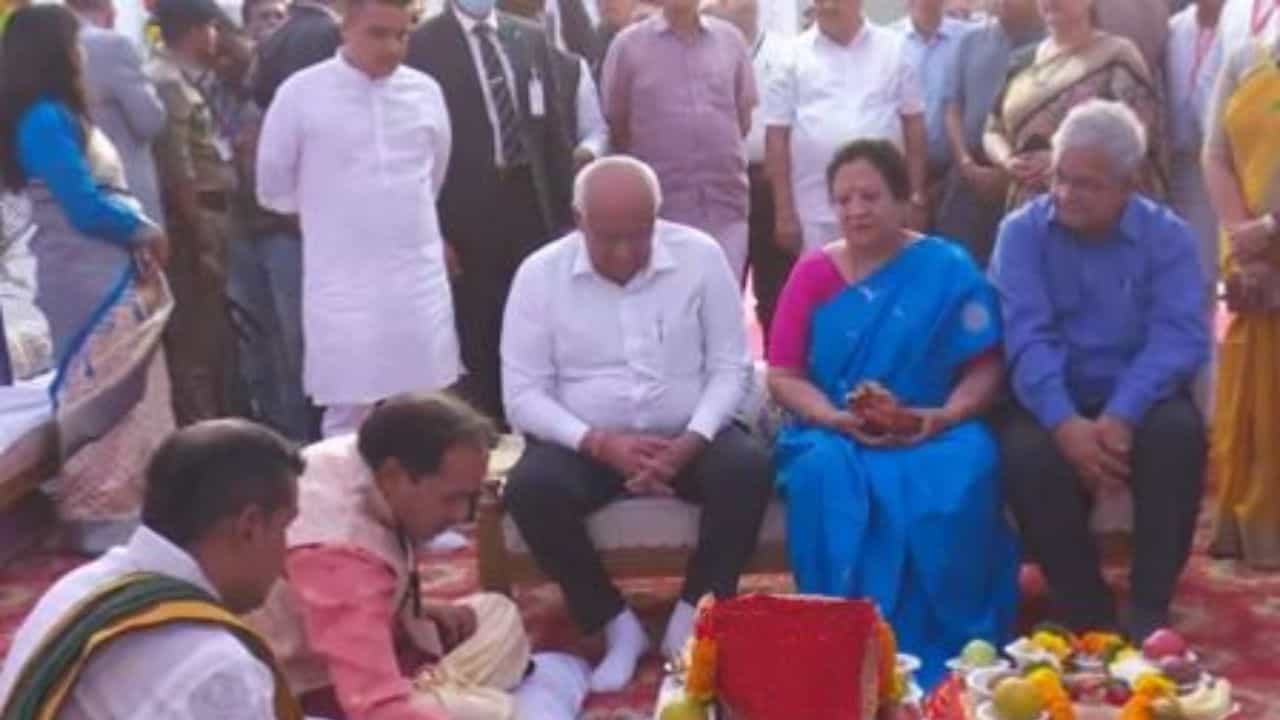 Gujarati Video : સુરત વાસીઓને 2400 કરોડ રૂપિયાના વિકાસ કાર્યોની ભેટ મળી