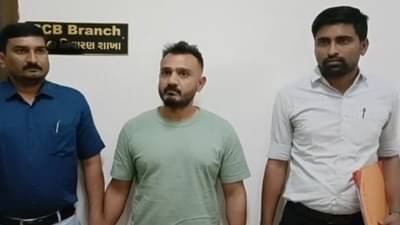 Surat : દેશ વ્યાપી ઓઇલ ચોરી કૌભાંડના મુખ્ય સૂત્રધારની ક્રાઇમ બ્રાન્ચે કોલકત્તાથી ધરપકડ કરી, 400 કરોડની ઓઇલ ચોરીનો આક્ષેપ