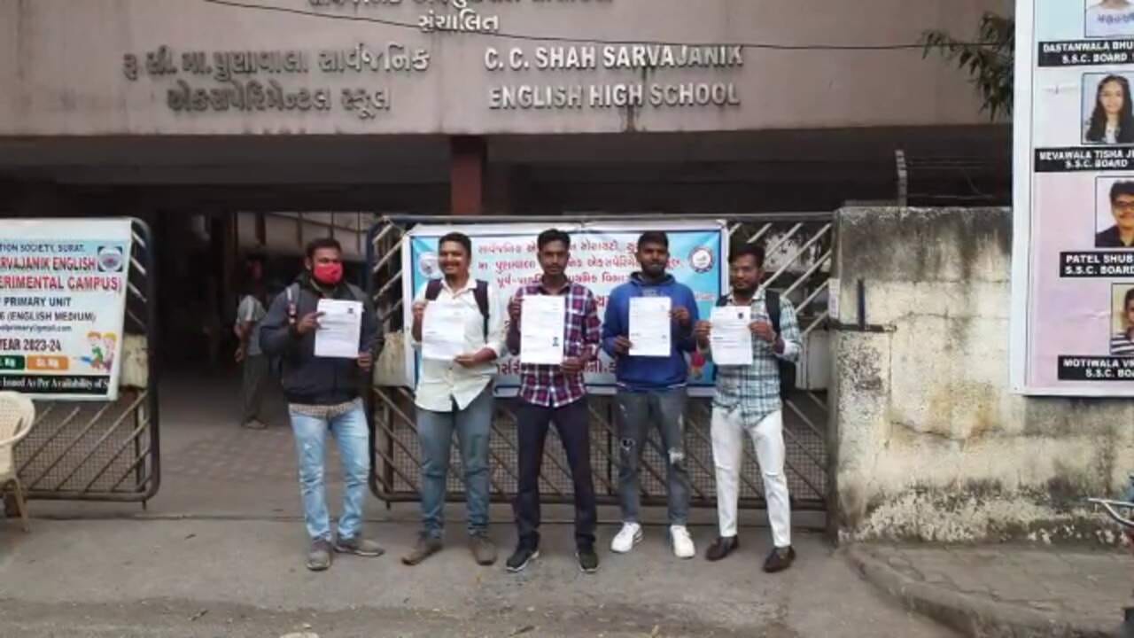 પરીક્ષા રદ થતા પરીક્ષાર્થીઓએ અલગ અલગ જિલ્લામાં મચાવ્યો હોબાળો, જુઓ Video પરીક્ષા રદ થતા પરીક્ષાર્થીઓએ અલગ અલગ જિલ્લામાં મચાવ્યો હોબાળો, જુઓ Video