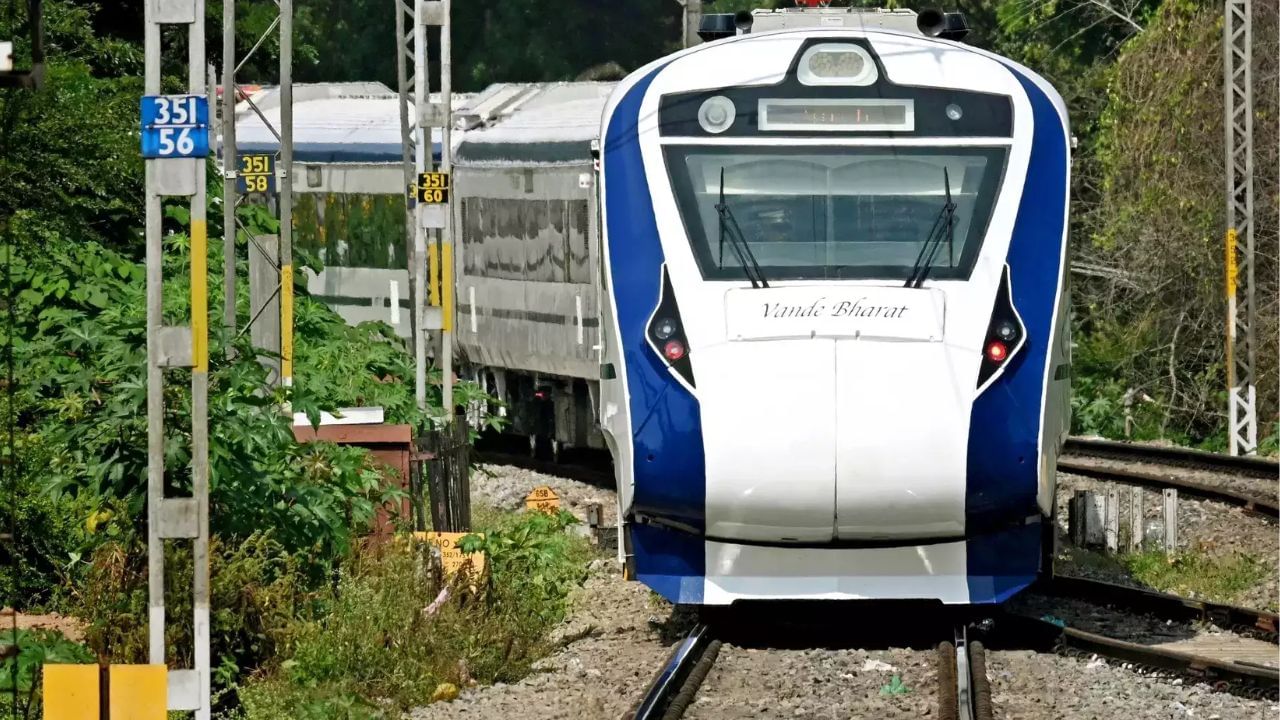 Vande Bharat Train: મુસાફરો માટે આનંદના સમાચાર, હવે વંદે ભારત ટ્રેનમાં મળશે સ્લીપર કોચની સુવિધા, વાંચો આ અહેવાલ