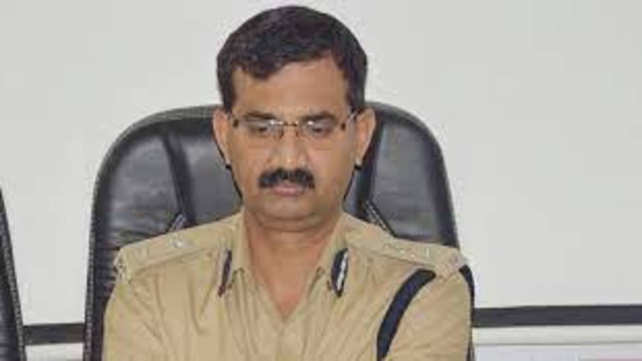 Gandhinagar : વિકાસ સહાયને સોંપાશે ઇન્ચાર્જ ડીજીપી તરીકેનો ચાર્જ, મોડી સાંજ સુધીમાં અપાઇ શકે છે ઓર્ડર