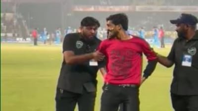 Video : ભારત-શ્રીલંકા મેચ દરમિયાન સુરક્ષામાં મોટી ચૂક, ગ્રાઉન્ડમાં ઘુસ્યો યુવક