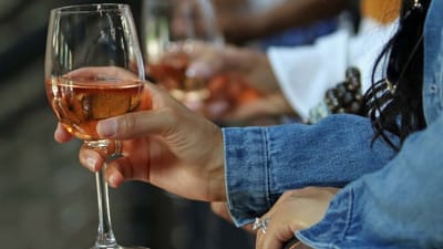 શું દારૂ પીવાથી ઉડી જાય છે ઠંડી - આ વાતમાં કેટલું તથ્ય ? જાણો શું કહે છે નિષ્ણાંત