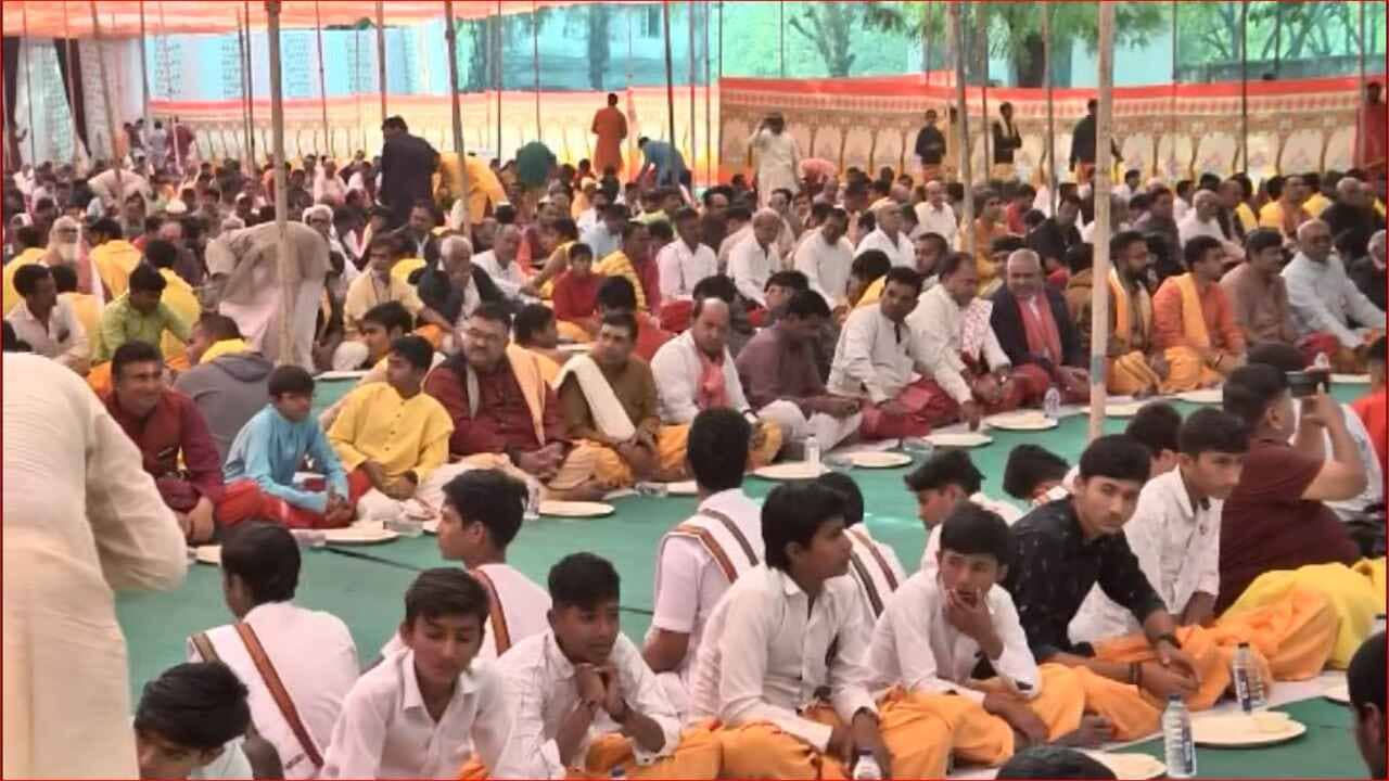 Video: અમદાવાદમાં ભાગવત વિદ્યાપીઠ ખાતે યોજાઈ બ્રહ્મ ચોર્યાસી, 11 હજાર બ્રાહ્મણોએ એક જ પંગતમાં બેસી સાથે લીધુ ભોજન