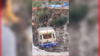 Instragram Reel : દોરડાની મદદથી ખાઈ પસાર કરતી કાર જોઈને તમે પણ દંગ રહી જશો, જુઓ Video