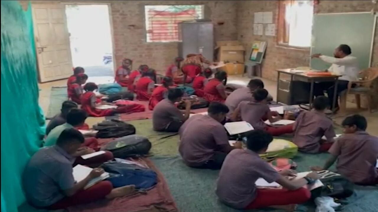 Video: નવસારીમાં શિક્ષણ વ્યવસ્થાની ખૂલી પોલ, ચીખલીના વાંઝણા ગામમાં વિદ્યાર્થીઓને ભણવા માટે વર્ગખંડ જ નથી Video: નવસારીમાં શિક્ષણ વ્યવસ્થાની ખૂલી પોલ, ચીખલીના વાંઝણા ગામમાં વિદ્યાર્થીઓને ભણવા માટે વર્ગખંડ જ નથી