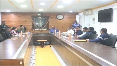 Video: નમાઝ વિવાદ મુદ્દે MSUમાં મળેલી હાઈપાવર કમિટીની બેઠક થઈ પૂર્ણ, નમાઝ પઢનારા વિદ્યાર્થીઓના લેવાયા નિવેદન Video: નમાઝ વિવાદ મુદ્દે MSUમાં મળેલી હાઈપાવર કમિટીની બેઠક થઈ પૂર્ણ, નમાઝ પઢનારા વિદ્યાર્થીઓના લેવાયા નિવેદન