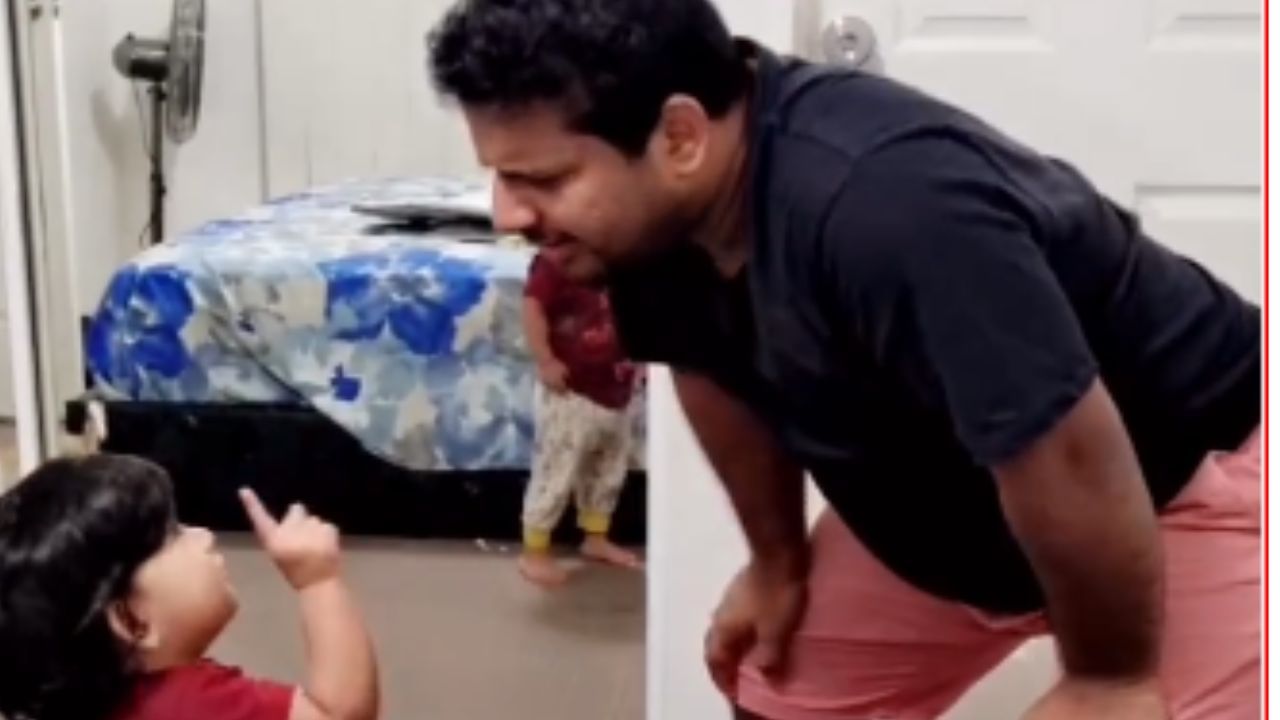 viral video : પિતાને નિર્દોષતાથી ઠપકો આપતી જોવા મળી ક્યુટ બાળકી, વીડિયો વાયરલ થતા સોશિયલ મીડિયા પર મચી ધૂમ
