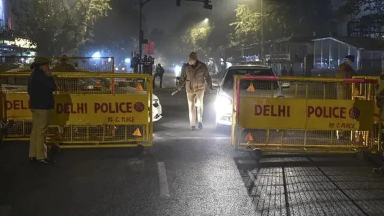 Delhi Accident સ્કૂટીને મારી ટક્કર, 13 કિમી સુધી ઢસડી, છતાં પોલીસે હળવી કલમ લગાવી !