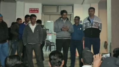 છોટાઉદેપુર : સંખેડામાં MGVCLની કચેરી પર ખેડૂતોનો હલ્લાબોલ, રાત્રે કડકડતી ઠંડીમાં વીજળી આપતા રોષ