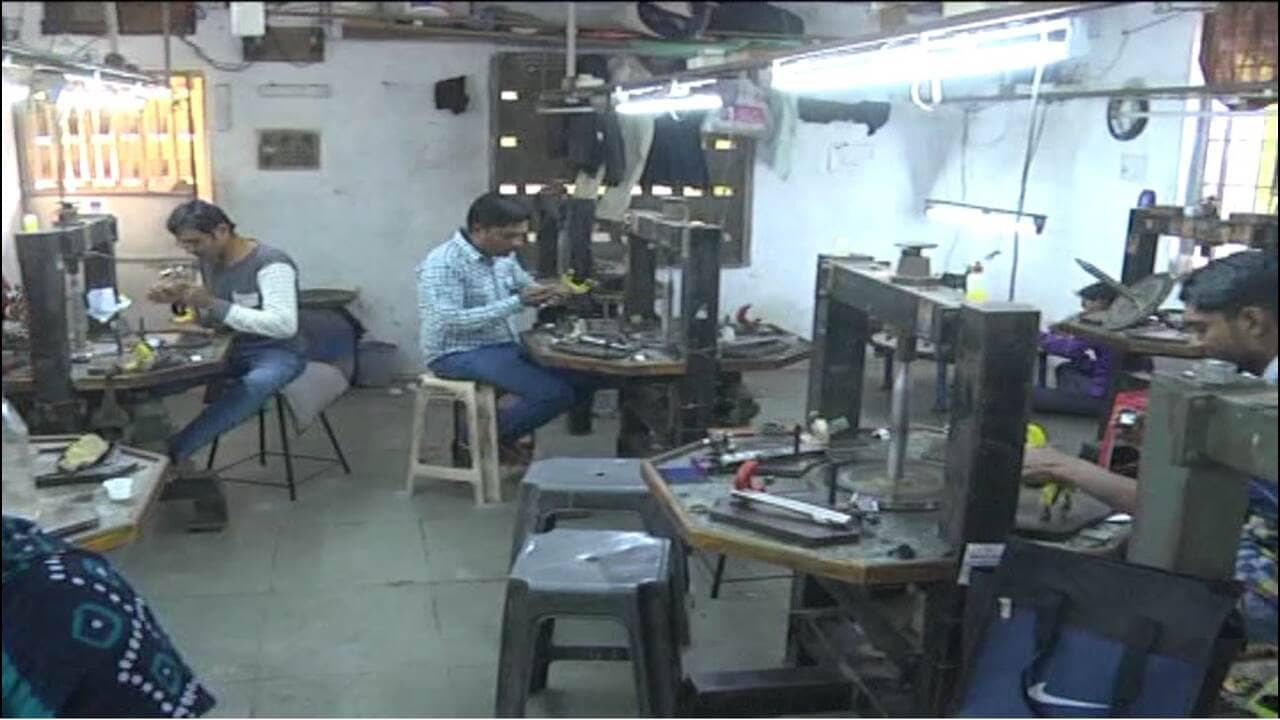 Video: ભાવનગરમાં હીરા ઉદ્યોગને લાગ્યુ મંદીનું ગ્રહણ, વેપારીઓએ કરી રાહત પેકેજની માગણી