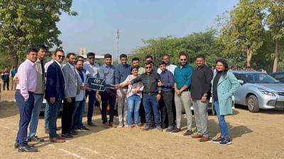 અમદાવાદની આઈટી કંપનીએ 13 કર્મનિષ્ઠ કર્મચારીઓને મોંઘીદાટ કારની આપી ભેટ, પાંચ વર્ષ પૂર્ણ થતા કર્મચારીઓનુ કરાયુ સન્માન