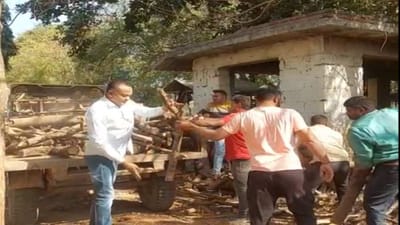 Video: જૂનાગઢના ભેંસાણમાં લોકો સ્મશાન માટે આખા વર્ષના લાકડા ભેગા કરી ઉત્તરાયણ પર્વની કરે છે ઉજવણી