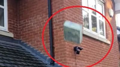 Viral Video : સ્ટાર ખેલાડીએ પહેલા 'ધોખેબાઝ ગર્લફ્રેન્ડ'નો સામાન ફેંક્યો, પછી વીડિયો વાયરલ કર્યો