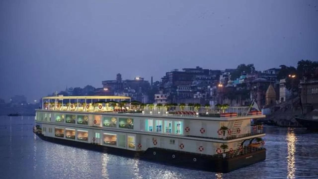 આ ક્રૂઝ વારાણસીમાં ગંગા નદી પર પ્રસિદ્ધ ગંગા આરતી સાથે તેની યાત્રા શરૂ કરશે. આ પ્રવાસમાં તેઓ પ્રસિદ્ધ બૌદ્ધ યાત્રાધામ સારનાથ, તંત્ર પ્રવૃત્તિઓ માટે પ્રખ્યાત માયોંગ અને નદીમાં બનેલા ટાપુ માજુલીની પણ મુલાકાત લેશે. ક્રૂઝની આ પ્રથમ સફરમાં સ્વિટ્ઝર્લેન્ડના 32 પ્રવાસીઓ ભાગ લેશે.