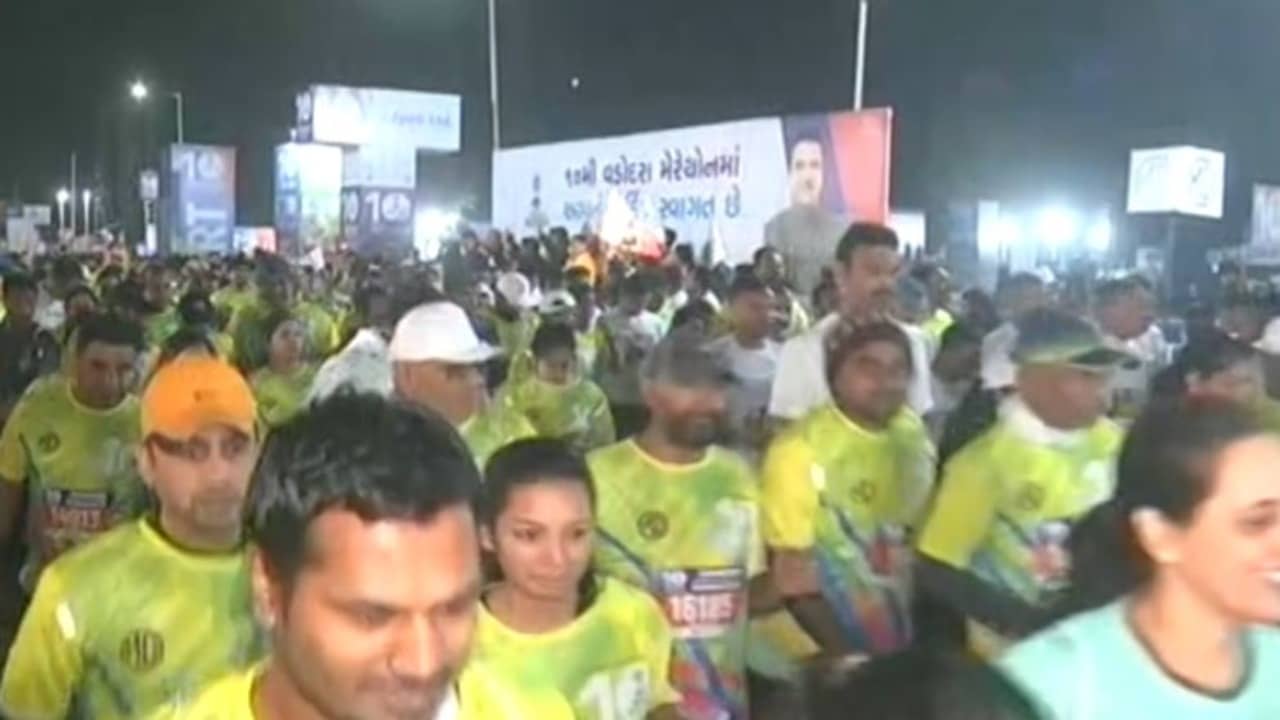 Vadodara : હેરિટેજ થીમ પર ગુજરાતની સૌથી મોટી મેરેથોન યોજાઈ, હર્ષ સંઘવી મેરેથોનમાં 5 કિલોમીટર દોડ્યા