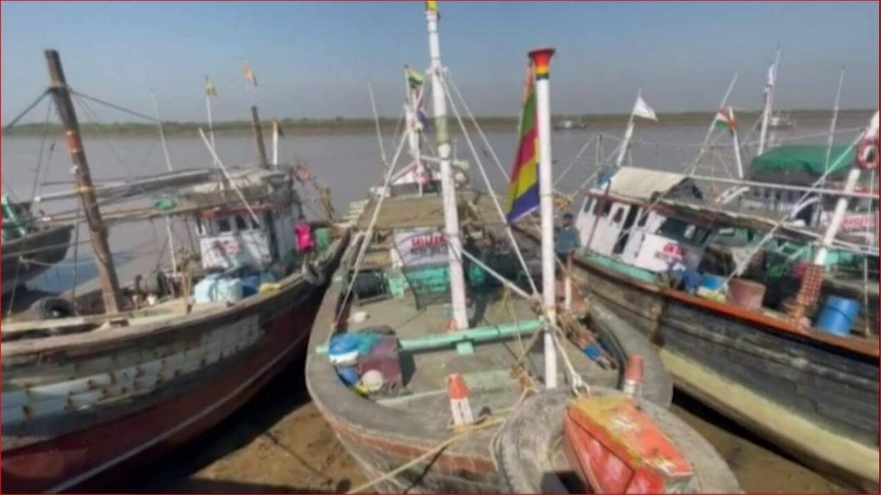 Video: નવસારી અને વલસાડ જિલ્લાના 1 હજારથી વધુ માછીમારો અચોક્કસ મુદ્દતની હડતાળ પર, 12 હજાર પરિવારોને અસર