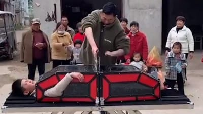 Shocking Viral Video : શું તમે જાદુગરનું આ જાદુ જોયું છે...? તો જાણો કે આ ટ્રીક કંઈ રીતે કામ કરે છે, રહસ્ય આવ્યું સામે