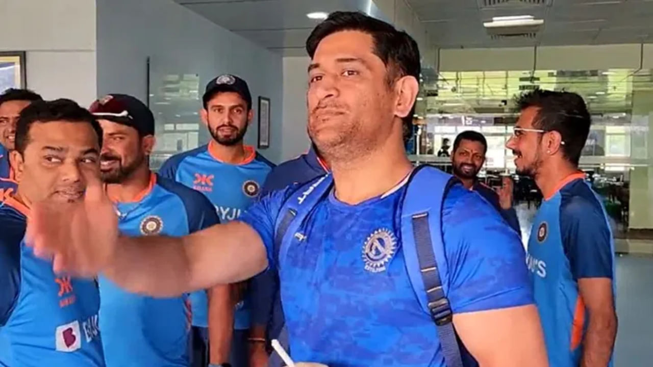 Viral Video : ધોનીને જોતા જ ભારતીય ખેલાડી થયા આશ્ચર્યચકિત, પરંતુ એક ખેલાડીના મોંમાંથી અવાજ ન નીકળ્યો