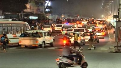 Video: મહેસાણામાં ટ્રાફિકની સમસ્યા બની માથાનો દુ:ખાવો, ટ્રાફિક સિગ્નલ બન્યા શોભાના ગાંઠિયા સમાન Video: મહેસાણામાં ટ્રાફિકની સમસ્યા બની માથાનો દુ:ખાવો, ટ્રાફિક સિગ્નલ બન્યા શોભાના ગાંઠિયા સમાન