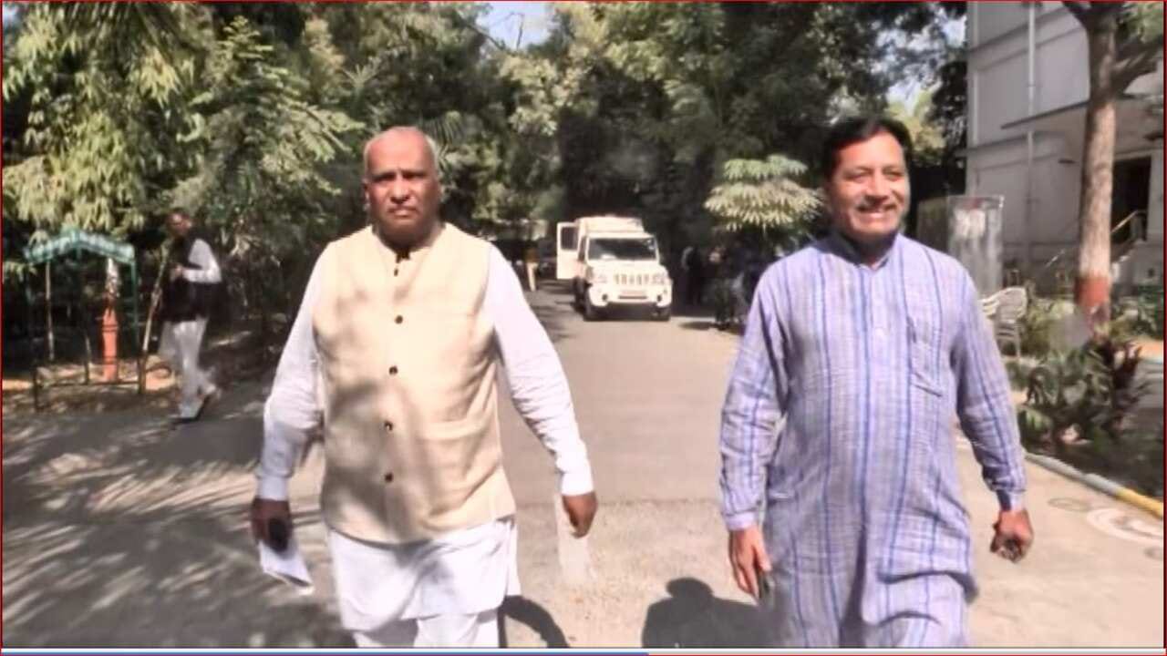 Video: ગુજરાત વિદ્યાપીઠના કુલનાયક ડૉ રાજેન્દ્ર ખીમાણીએ આપ્યુ રાજીનામુ, ચાન્સેલર આચાર્ય દેવવ્રતે કર્યો સ્વીકાર Video: ગુજરાત વિદ્યાપીઠના કુલનાયક ડૉ રાજેન્દ્ર ખીમાણીએ આપ્યુ રાજીનામુ, ચાન્સેલર આચાર્ય દેવવ્રતે કર્યો સ્વીકાર