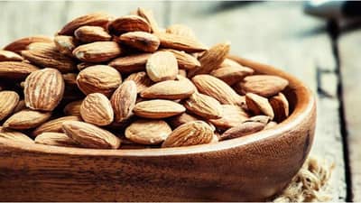 શિયાળાની કડકડતી ઠંડીમાં શરદી અને ઉધરસથી બચવા આ 7 સુપરફૂડ ખાવા જોઇએ