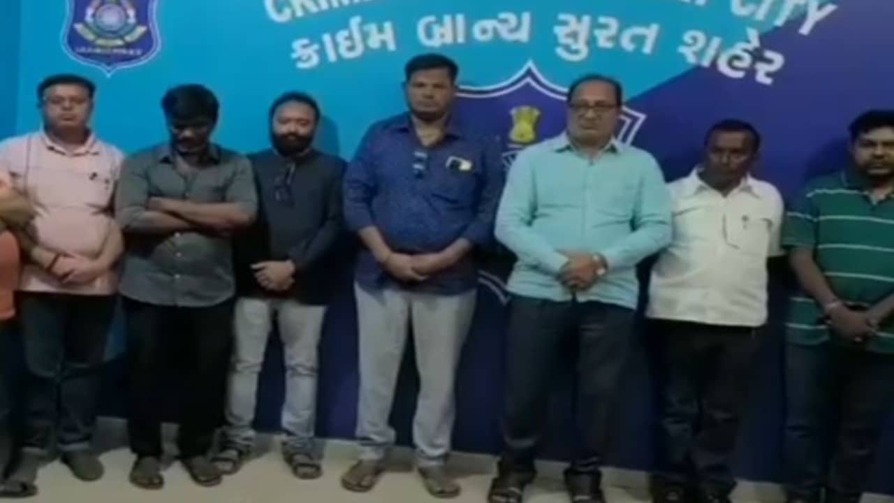 Surat : વ્યાજખોરો સામે પોલીસની લાલ આંખ, વધુ 8 વ્યાજખોરની પાસા હેઠળ ધરપકડ કરાઈ