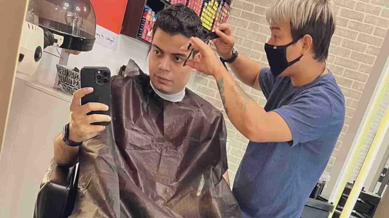 Viral Photo : વાળ કાપતા સમયે CEOએ લીધી મીટિંગ...વિચાર્યું કે લોકો વખાણ કરશે, પણ ખરાબ રીતે થયા ટ્રોલ