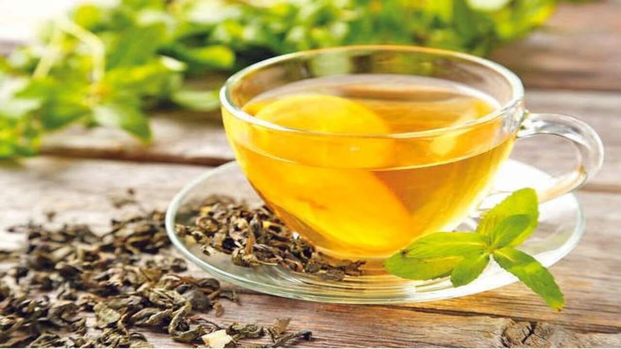 Herbal Tea આ એક વસ્તુમાંથી બનેલી ચા પીવાથી વાયરલ તાવ દૂર રહેશે Drinking this herbal tea will