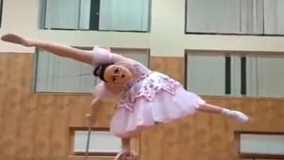 Twitter Viral video: લાખોથી વધારે વ્યૂ મેળવી ચૂક્યો છે બે માથાવાળી છોકરીનો ડાન્સ, વીડિયો જોતા લોકોની આંખો પહોળી થઈ ગઈ છે, જુઓ જોરદાર video