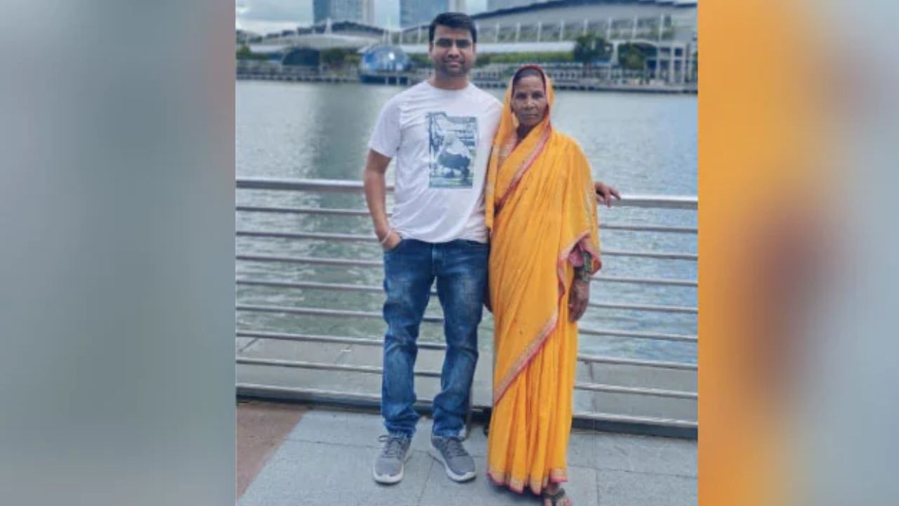 Viral Post : જે માતાએ વિમાન પણ નજીકથી જોયુ ન હતુ તે માતાને દીકરાએ કરાવ્યો વિદેશ પ્રવાસ, ખુશી જોઈ થઈ ગયો ગદગદિત
