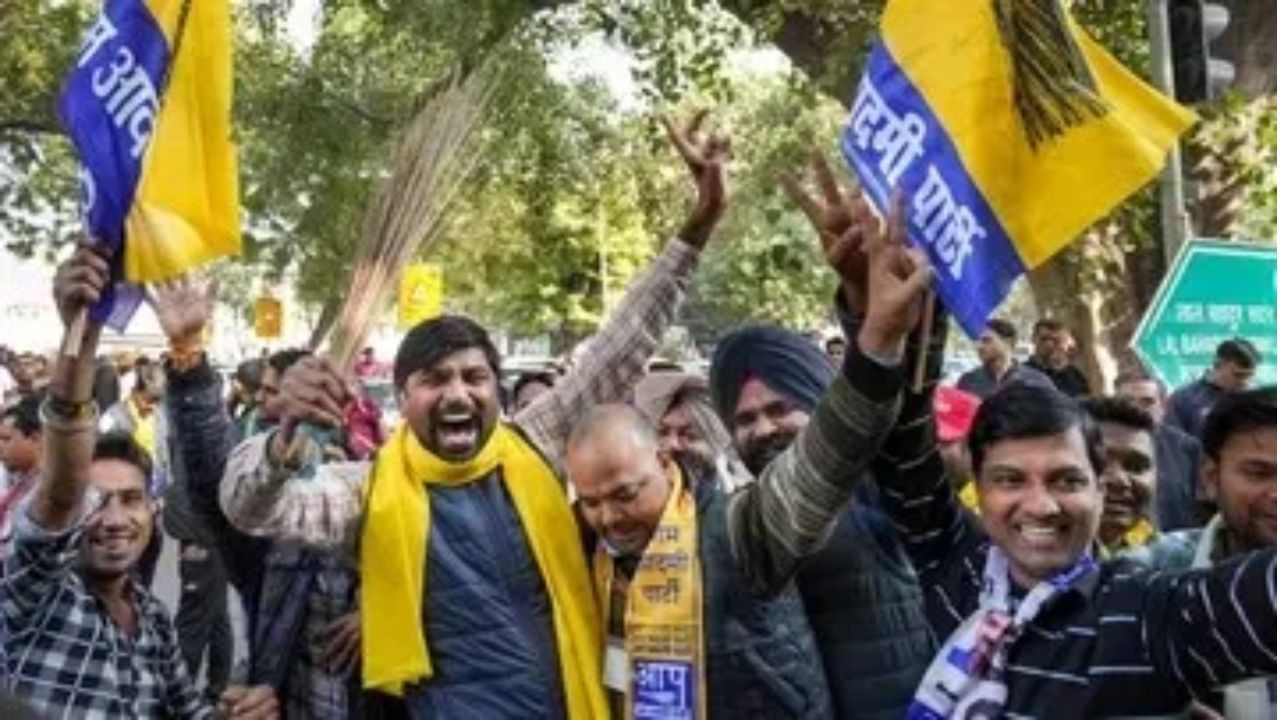 Delhi: મેયરની ચૂંટણી મુદ્દે ભાજપ કાર્યાલય સામે AAPનું વિરોધ પ્રદર્શન, કહ્યુ- ભાજપ દિલ્હીની જનતાના જનાદેશનું અપમાન કરી રહી છે