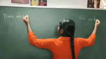Viral video: અહો આશ્ચર્યમ્! એક સાથે બંને હાથ વડે 11 રીતે લખે છે આ છોકરી, જુઓ Unic Talent video