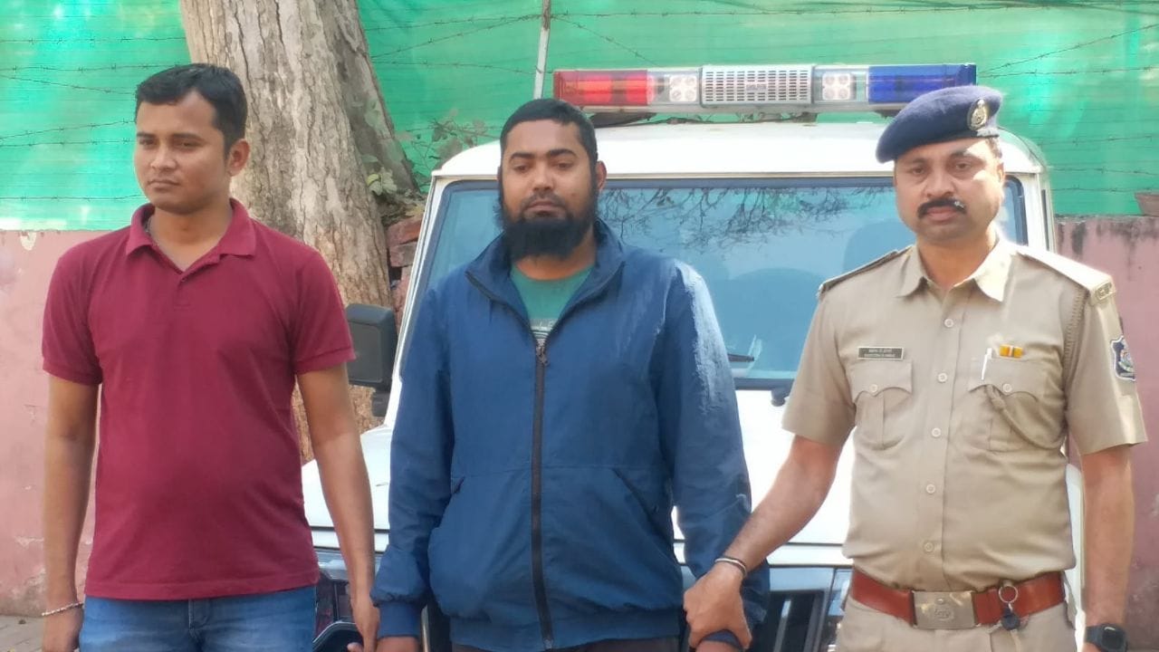 Ahmedabad: ગુમ થયેલા આઇફોનના ID-પાસવર્ડ ટ્રીકથી માલિક પાસેથી મેળવી ફોર્મેટ કરી વેચતો આરોપી ઝડપાયો